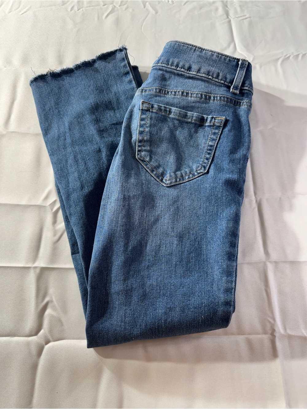SO Girls 10 Raw-Hem Jeans in Medium Blue